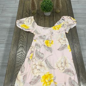 cute flower dress , size M , color pink with yellow , brand is forever 21